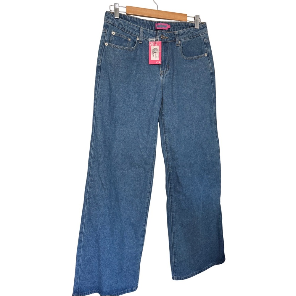 EDIKTED Raelynn Washed Low Rise Jeans